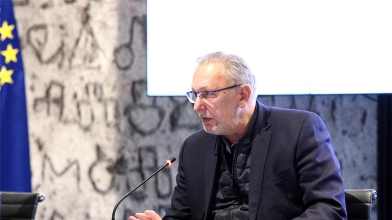 Nove mjere: Stroža ograničenja okupljanja, šira primjena COVID potvrda